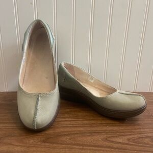 L.L. Bean Wedge Loafer Split Toe Pale Turquoise Leather Slip On Comfort Shoe 7